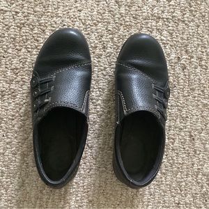 CLARKS Women 6.5 shoes